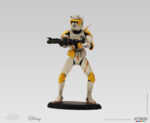 commandant-cody-firing-like-hell-sw005-attakus-star-wars-elite-disney-lucas-2